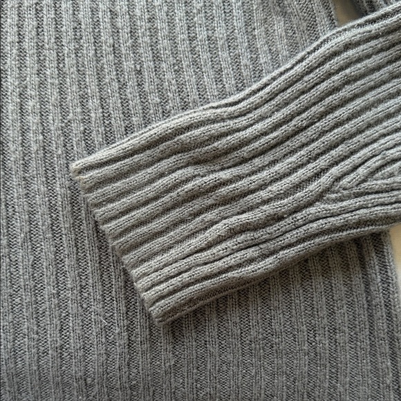 Forever 21 Women’s Gray Sweater - Picture 3 of 4